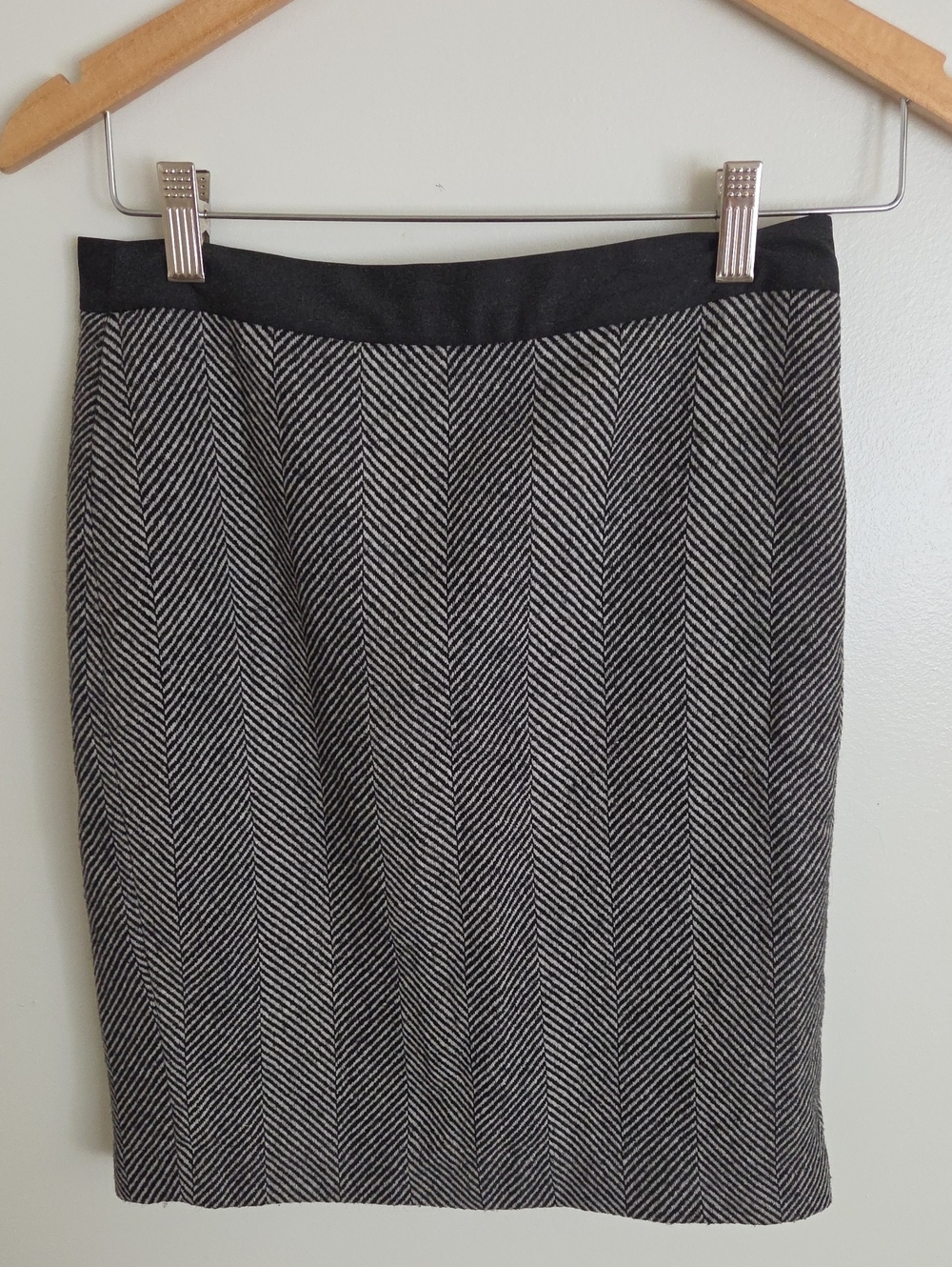 Banana Republic Black & White Herringbone Pencil Skirt Size 0